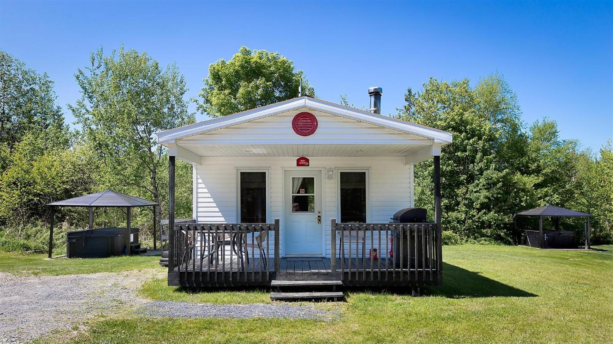 Camping Chalets Spas Pignons Rouges Saint Romain Exterior foto
